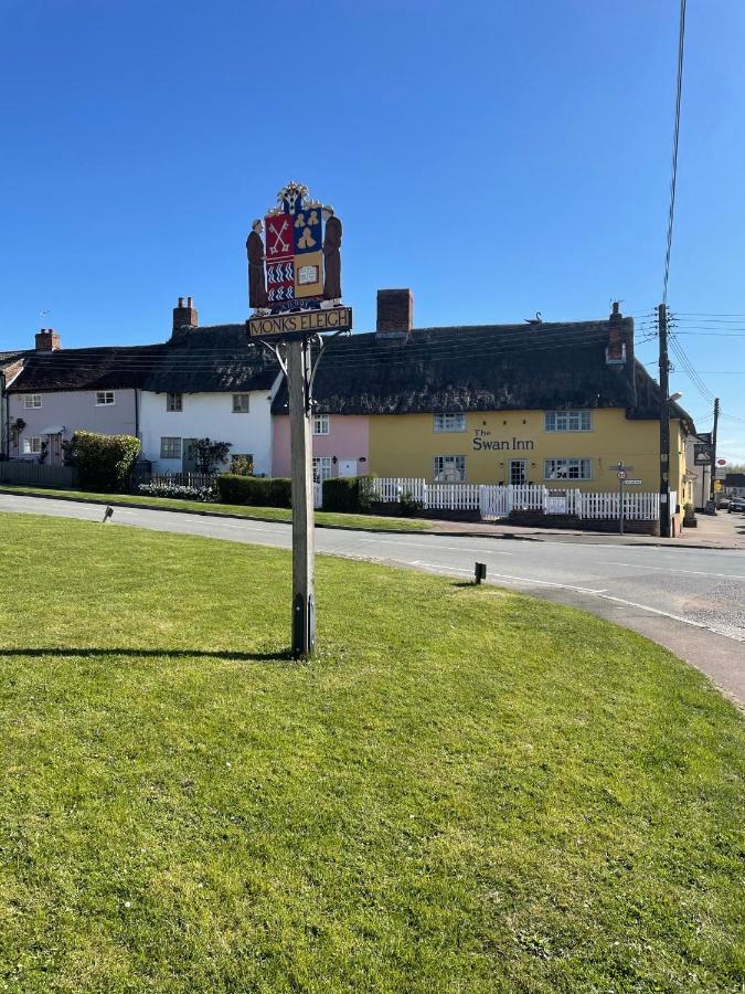 Monks Eleigh The Swan Inn מראה חיצוני תמונה